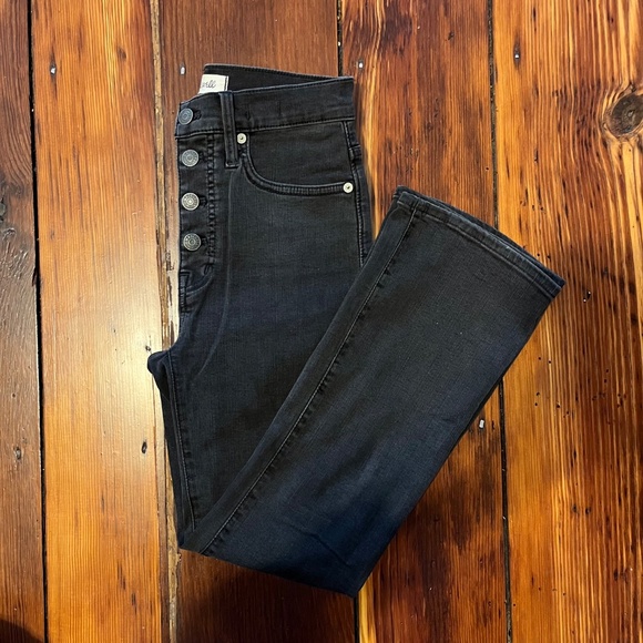 Madewell | Cali Demi-Boot Jeans in Bellspring Wash: Button-Front Edition - Picture 2 of 9